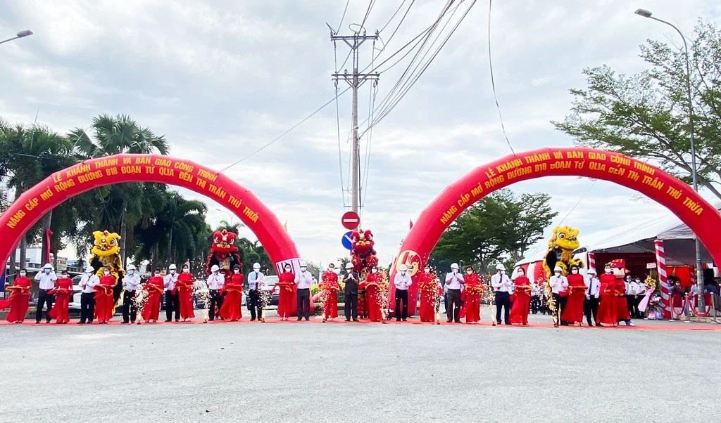 KHÁNH THÀNH VÀ BÀN GIAO CÔNG TRÌNH NÂNG CẤP MỞ RỘNG ĐƯỜNG TỈNH 818 (ĐOẠN TỪ QUỐC LỘ 1A ĐẾN THỊ TRẤN THỦ THỪA)