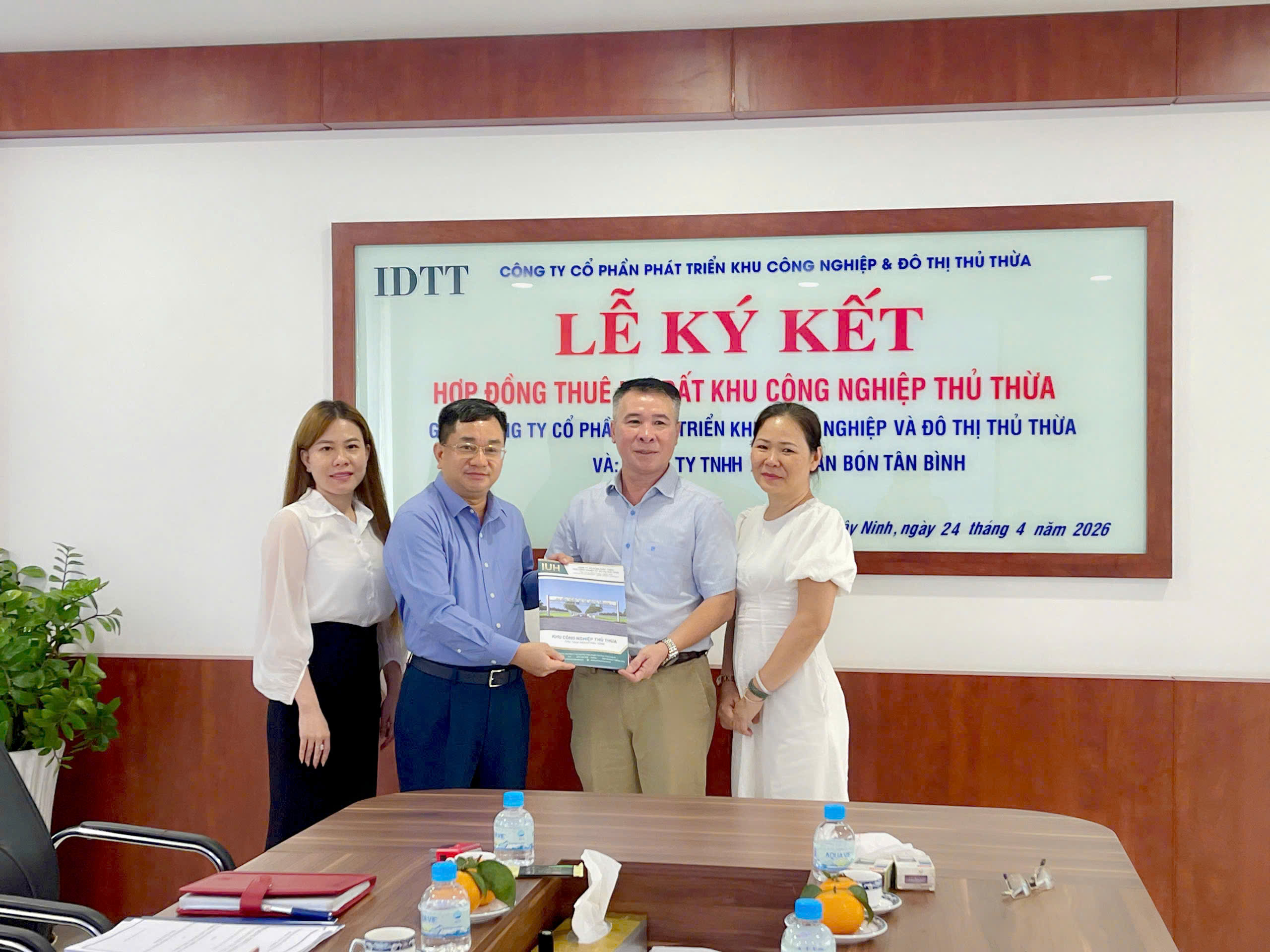 IDTT KÝ KẾT HỢP ĐỒNG THUÊ LẠI ĐẤT VỚI CÔNG TY TNHH XUẤT NHẬP KHẨU PHÂN BÓN TÂN BÌNH