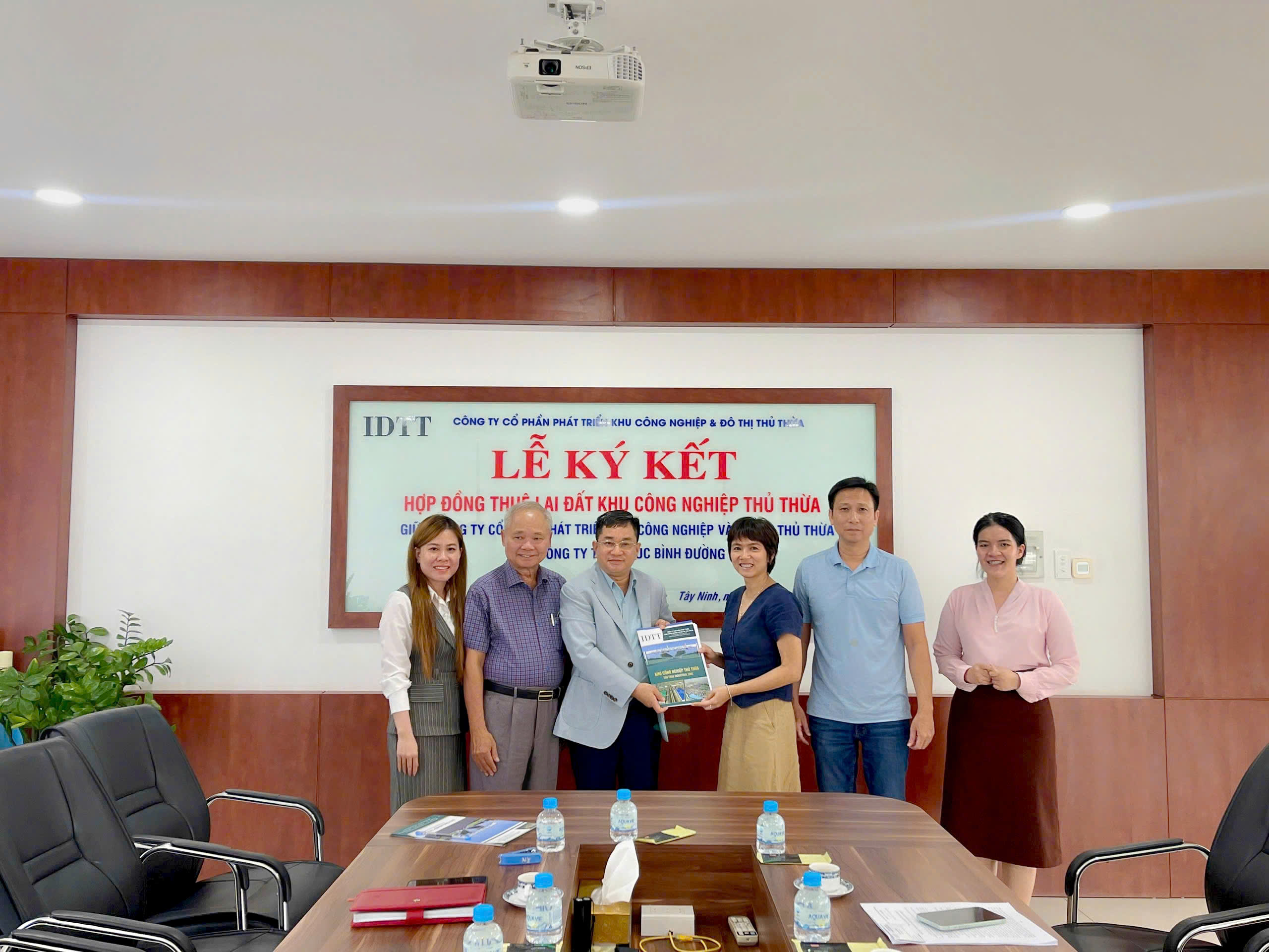 IDTT KÝ KẾT HỢP ĐỒNG THUÊ ĐẤT VỚI CÔNG TY TNHH ĐÚC BÌNH ĐƯỜNG